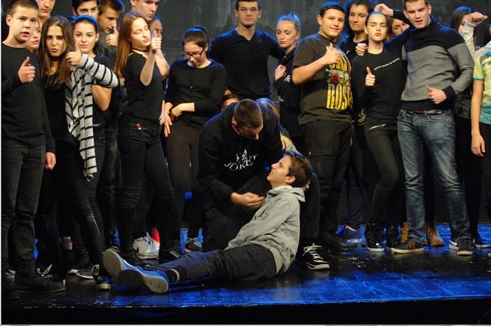 NASILJE na Velikoj sceni Doma kulture