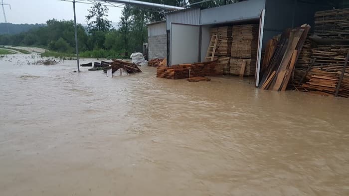 Nevreme desetkovalo Ivanjicu, Požegu... Poplavljena naselja!