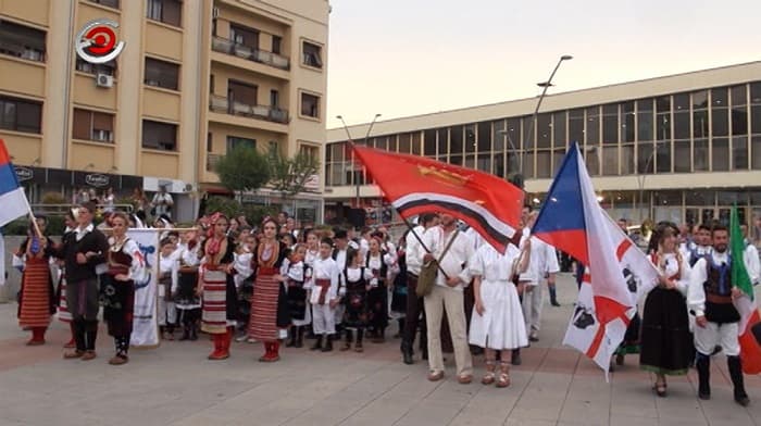 Čačak: Defile domaćih i stranih folkloraša (VIDEO)