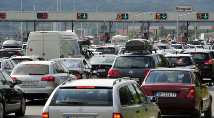 PAKAO NA GRANICAMA: Na Batrovcima se čeka četiri sata, na Horgošu kilometarske kolone