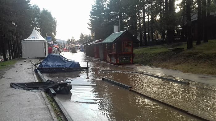 Zlatibor: Nevreme za par minuta potopilo ulice i napravilo haos (FOTO)