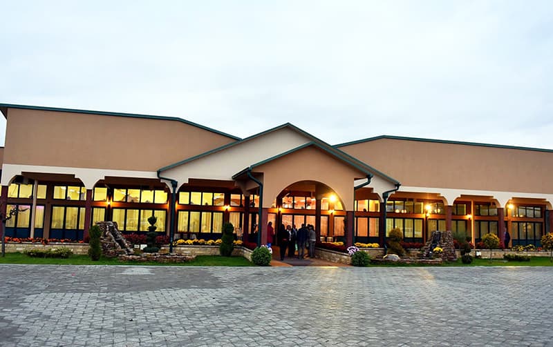 Oglas za posao: Restoran "Dan i noć"