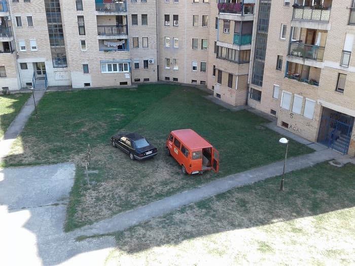 REPORTERI U EPICENTRU: Gde god nađeš zgodno mesto, ti parking pronađi!