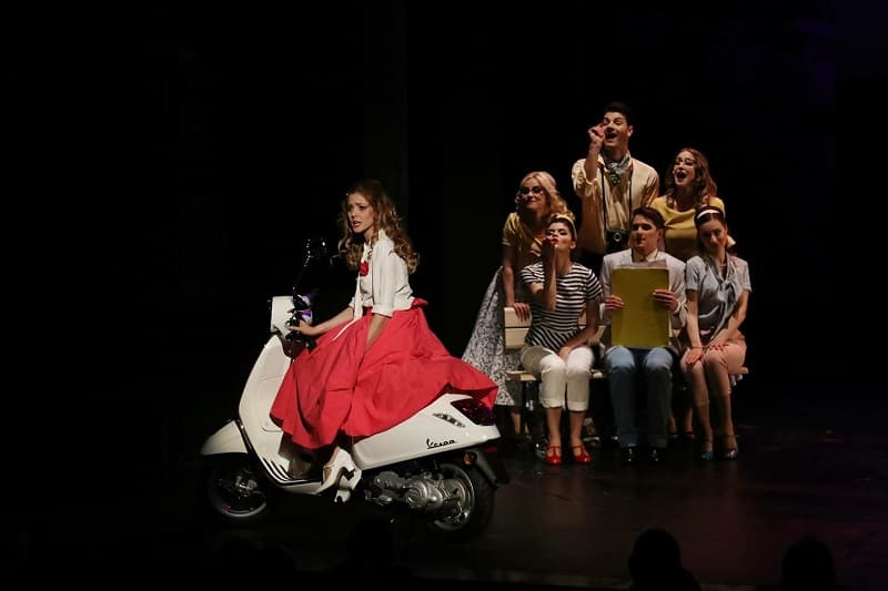 Mjuzikl "Ljubav i moda" na Velikoj sceni u Čačku