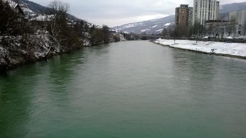 Izlio se Lim u Prijepolju, voda ušla u kuće