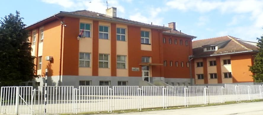 Osnovci iz Čačka pronašli drogu u dvorištu škole
