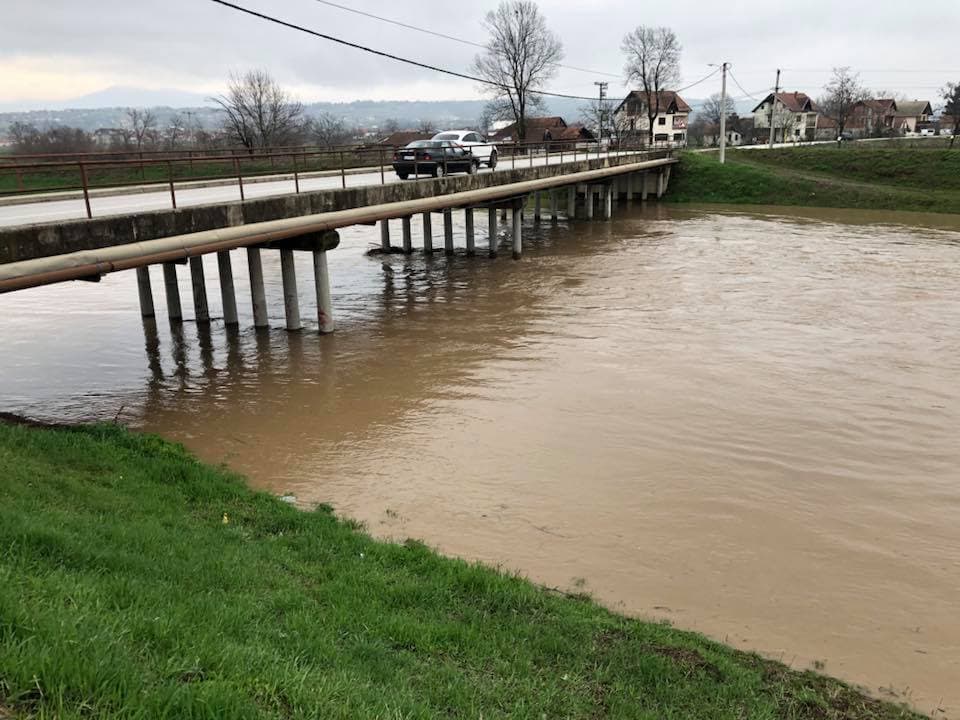 Zečević: Situacija pod kontrolom, nivo Čemernice opada; Meštani zabrinuti! (FOTO)