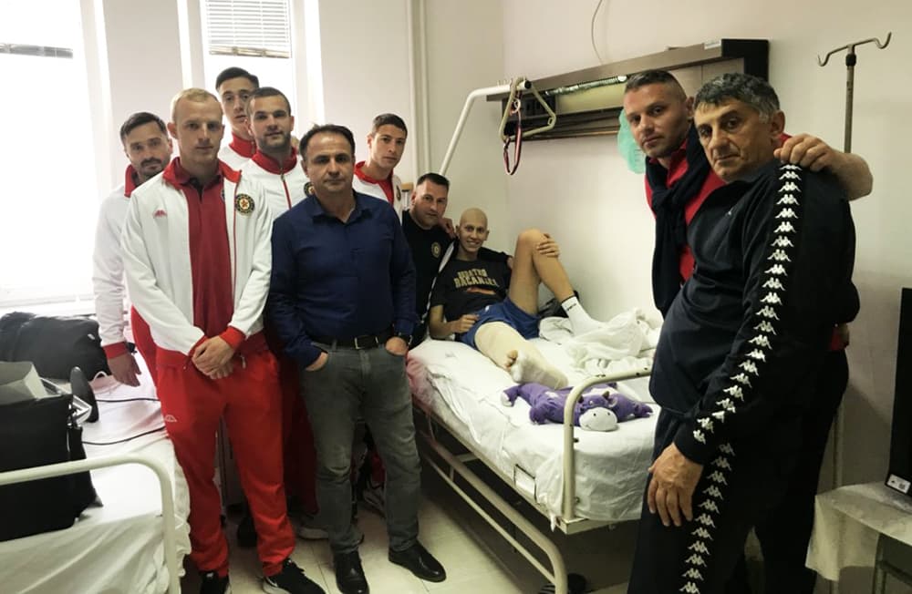 Igrači i treneri posetili Stefana Lazića