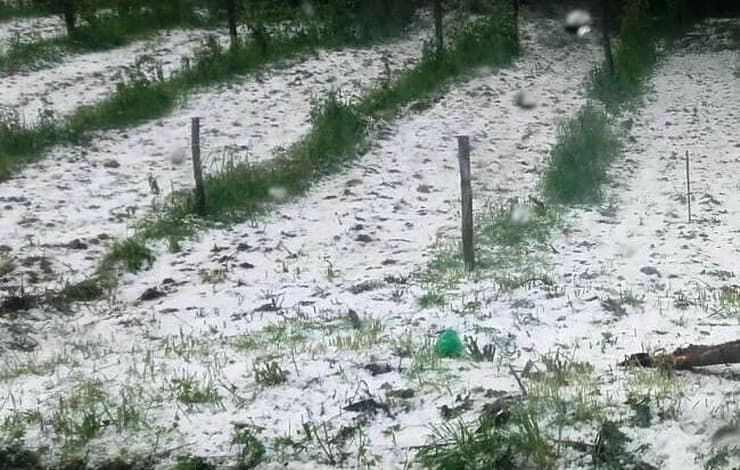 IVANJICA: Grad veličine oraha padao dvadeset minuta; Proglašena vanredna situacija