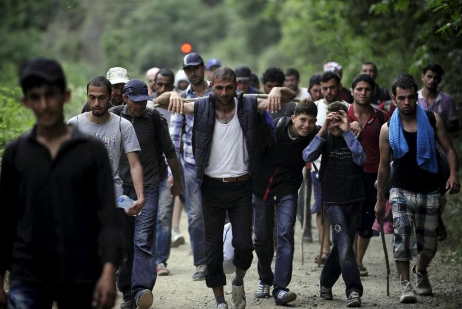 NOVA KRIZA: Balkanskom rutom stiže stotine hiljada MIGRANATA i u SRBIJU!