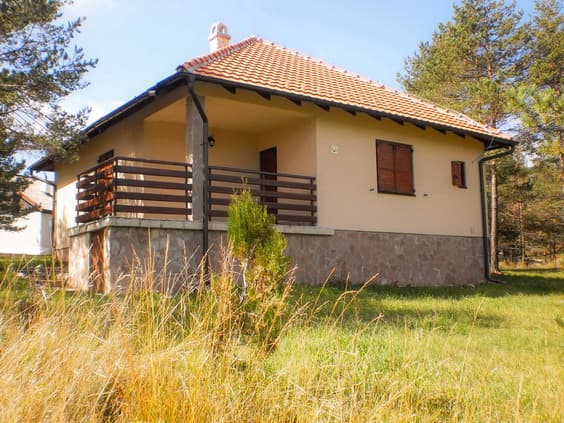 Javni poziv za kupovinu 150 seoskih kuća za izbeglice