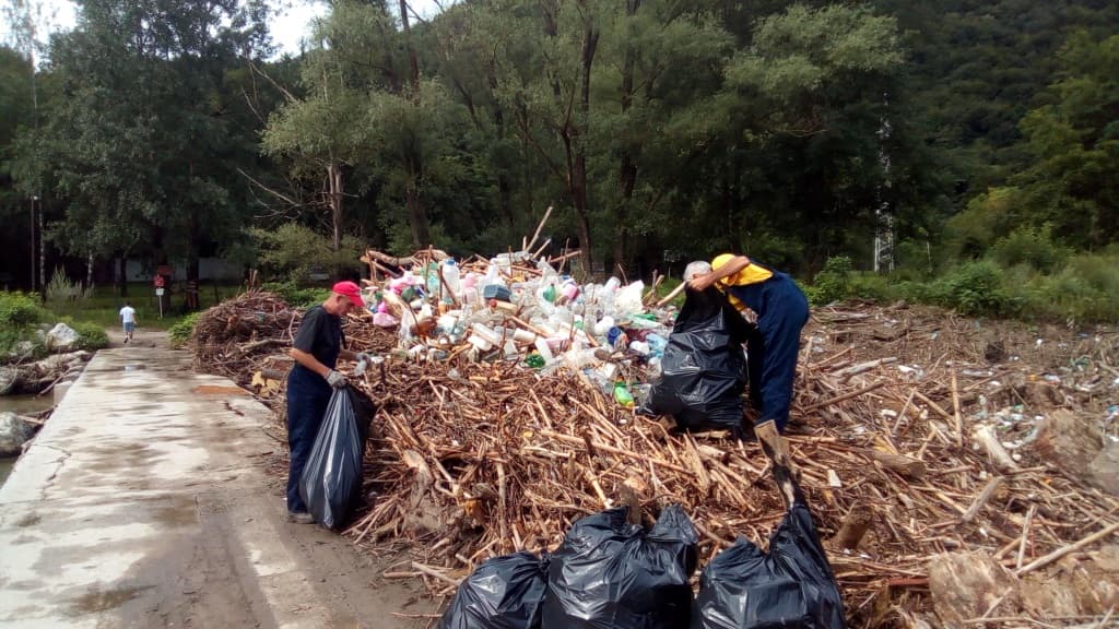 Gomile plastične ambalaže izvađene iz Zapadne Morave (FOTO)