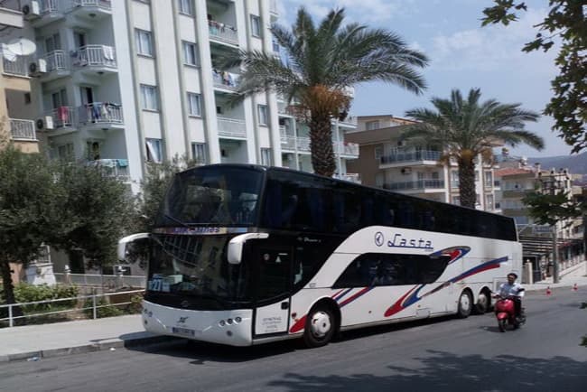 Molotovljev koktel na srpski autobus u Turskoj