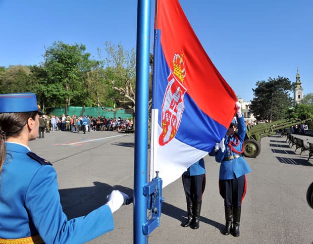 ZAKON O DRŽAVNIM ZNAMENJIMA: Zastava sa grbom zabranjena je za svadbe i proslave