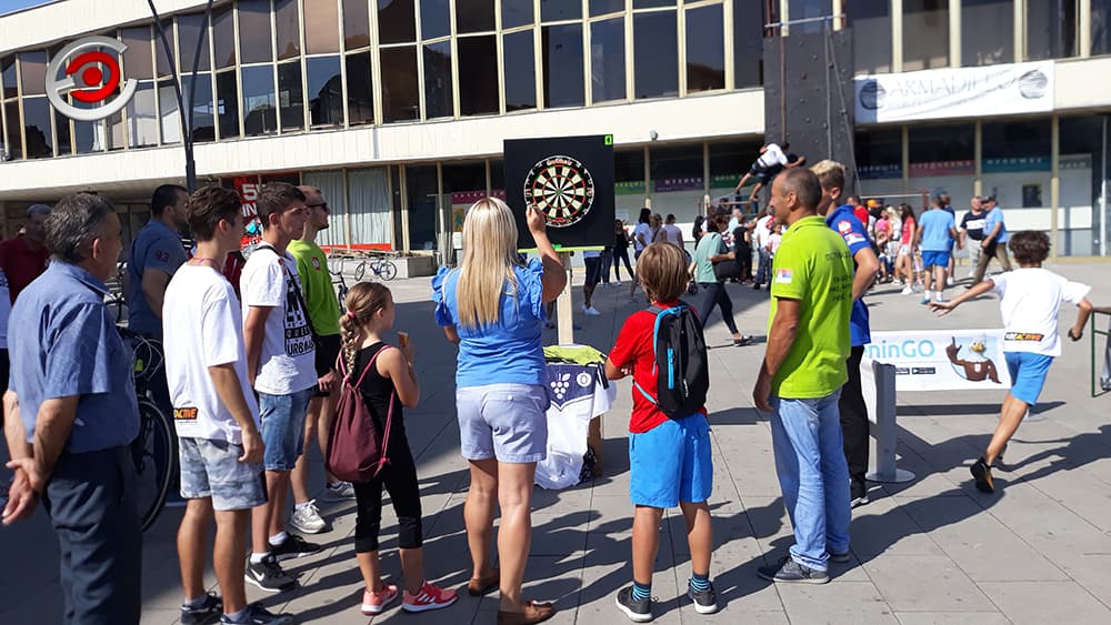 Čačak pobednik "Sportskog izazova": Kraljevo 7 dana drži istaknutu zastavu sa grbom Čačka (FOTO+VIDEO)
