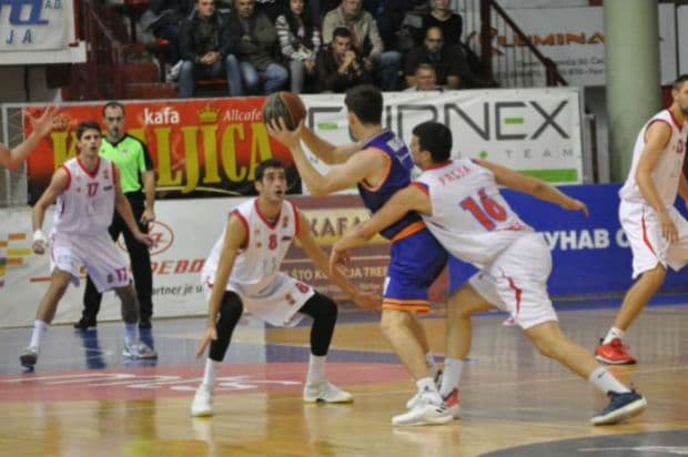 Borac izrešetao Helios