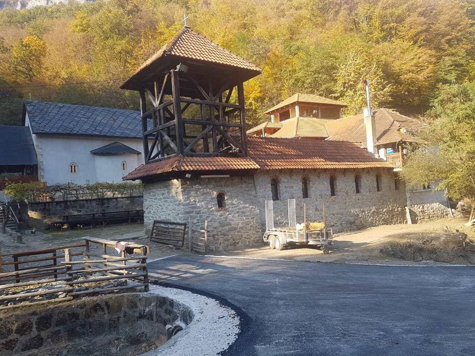 Asfaltiran put do manastira Stjenik (FOTO)