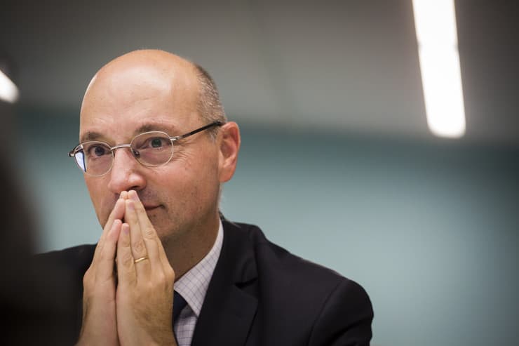 "TO JE BILA GREŠKA" Francuski ambasador o rasporedu sedenja u Parizu: Molimo Vučića i srpski narod za IZVINJENJE