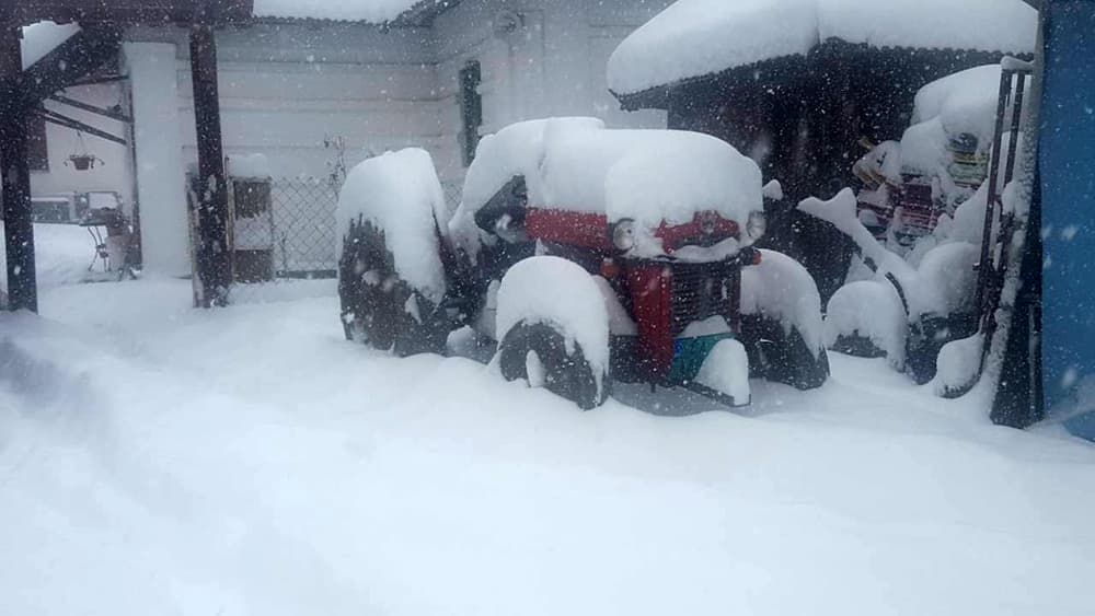 Haos širom Srbije, sneg pada 24h, ponegde i dva metra