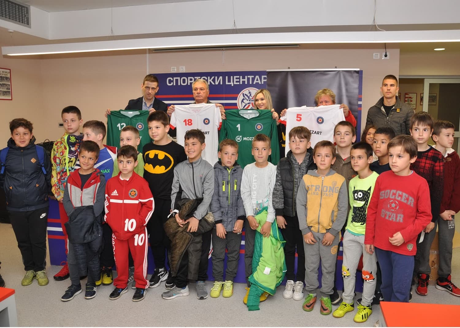 Mozzart novom opremom obradovao najmlađe fudbalere FK Borac (FOTO)