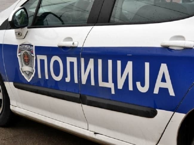Stravičan sudar autobusa i automobila na Ibarskoj magistrali: 4 osobe teško povređene, oba vozila sletela u kanal