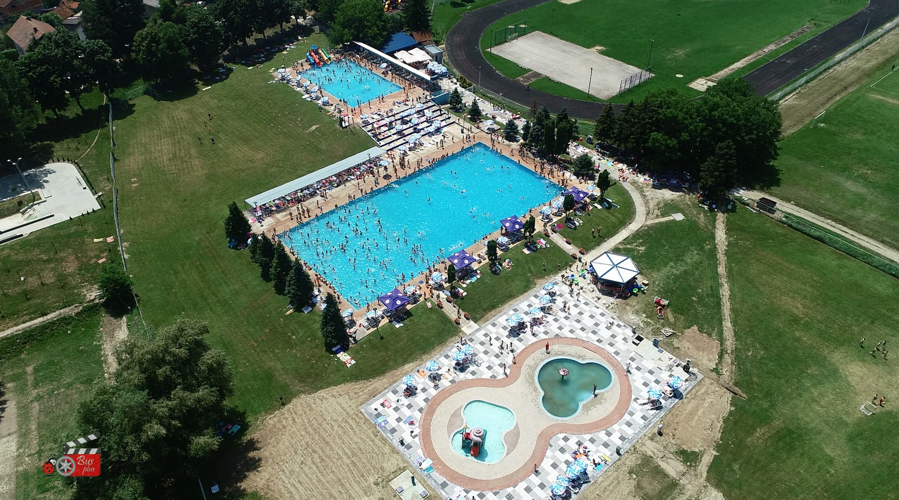 REKORD NA STARTU SEZONE: Više od 1200 kupača na Gradskom bazenu u Čačku (FOTO)