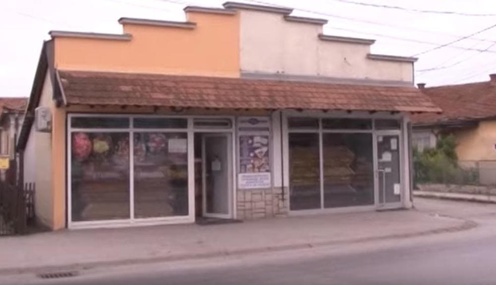 TRAGIKOMIČNO: Vlasnik POGREBNE radnje dobio rešenje da mora da isplati ogromnu svotu novca, jer njegova reklama PLAŠI građane!