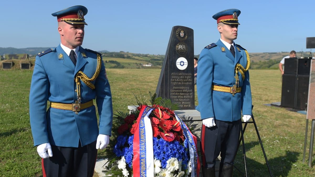 Predsednik Vučić prisustvovao obeležavanju 75. godišnjice Operacije "Halijard"