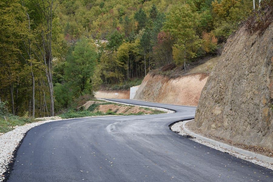 Završni radovi na asfaltiranju puta ka vrhu Kablara (FOTO)