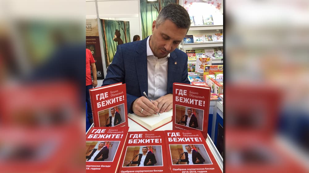 Boško Obradović potpisuje novu knjigu na Sajmu knjiga