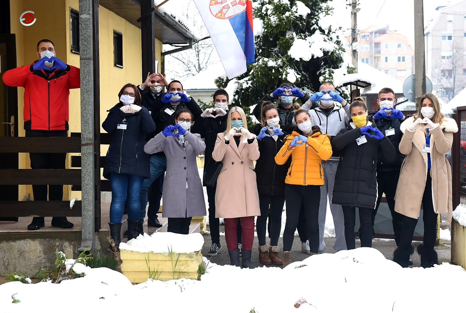 APLAUZ I ZA NJIH: Volonteri na delu - hrana, lekovi, plaćanje računa i saveti