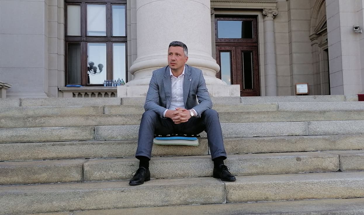 Dveri: MUP zabranio rođenom bratu Obradovića da ga poseti
