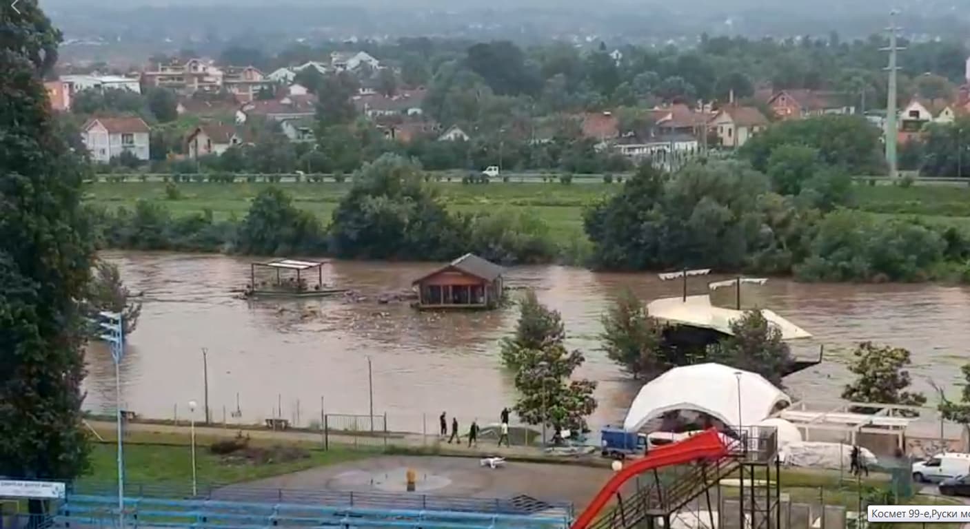 U Kraljevu Ibar odneo splavove (VIDEO)