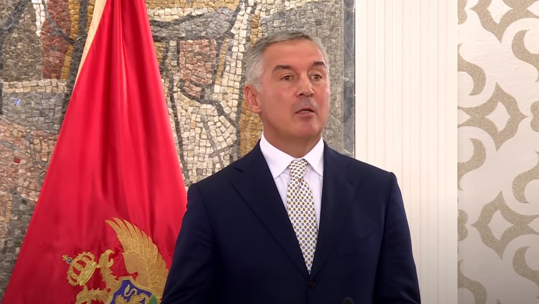 Dveri: SNS u Moravičkom okrugu spremio 300 lažnih birača za izbore u Crnoj Gori