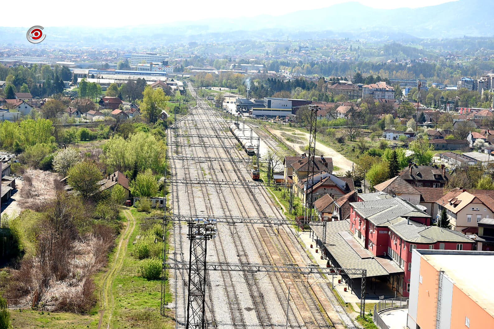 Dečak povređen od strujnog udara na železničkom vozilu u Čačku