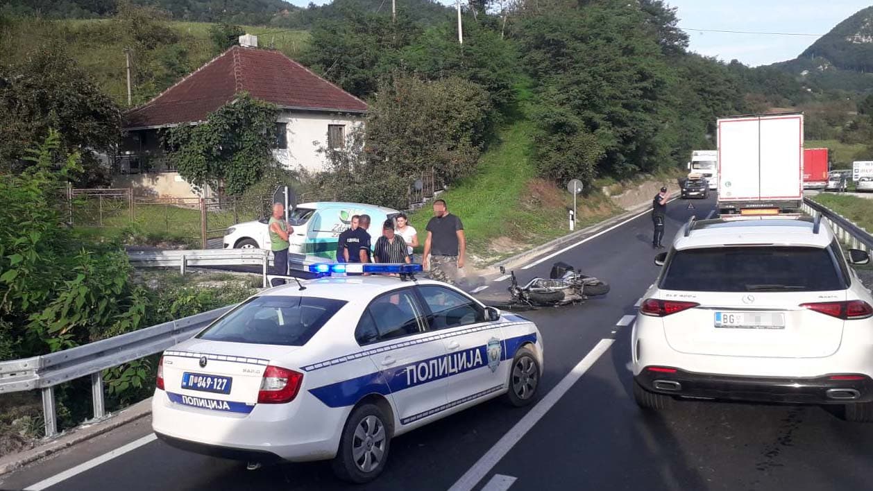 Saobraćajna nezgoda u Tučkovu, oboren motociklista