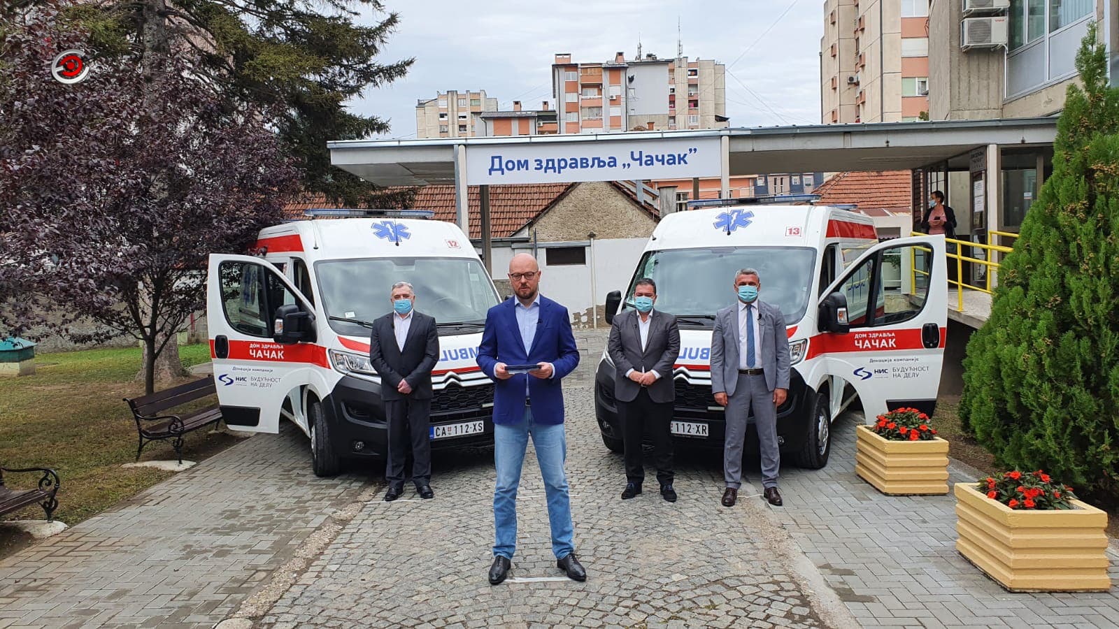 Kompanija NIS uručila dva sanitetska vozila Domu zdravlja u Čačku (FOTO)