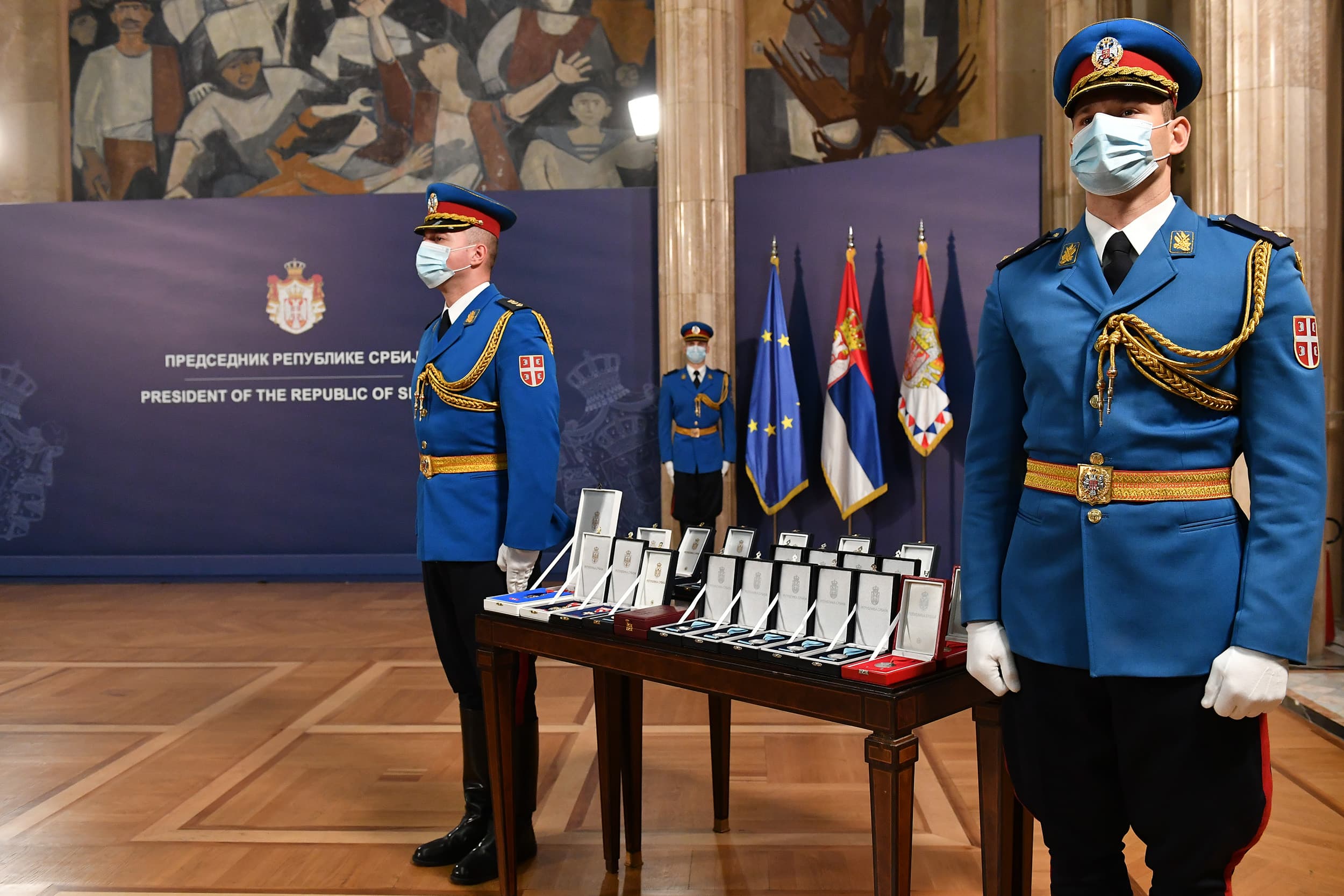 Uručena odlikovanja porodicama posthumno odlikovanih medicinskih radnika, među njima i lekar iz Čačka