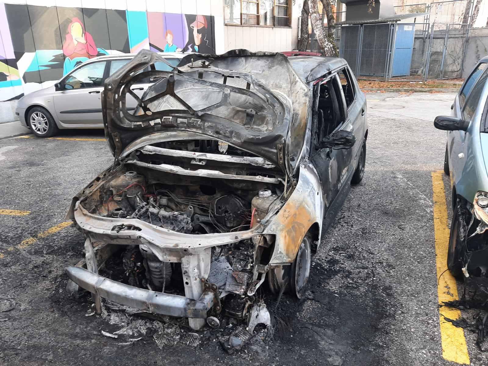 Todorović: Automobil zapaljen, sumnja se na dva lica
