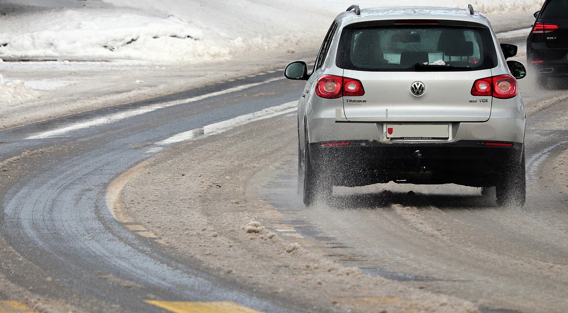 Kolona automobila kod Čačka, sneg dodatno usporava saobraćaj