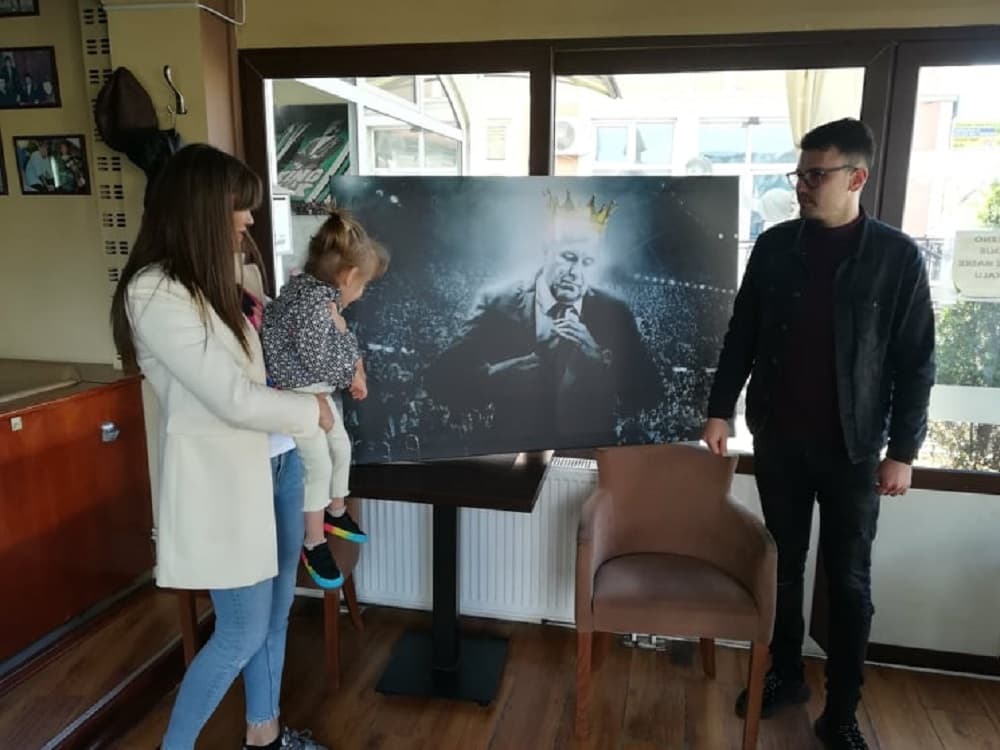 Maloj Nađi čerović uručen novac od prodate slike sa potpisom Željka Obradovića