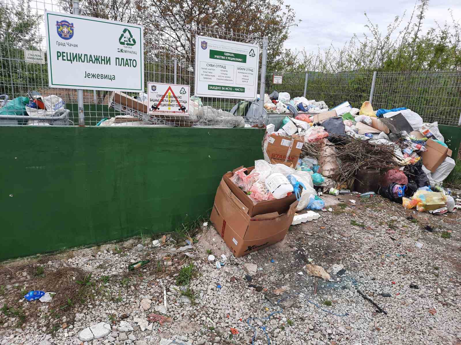 Haos na reciklažnom platou u Ježevici, potencijalno ekološki problem