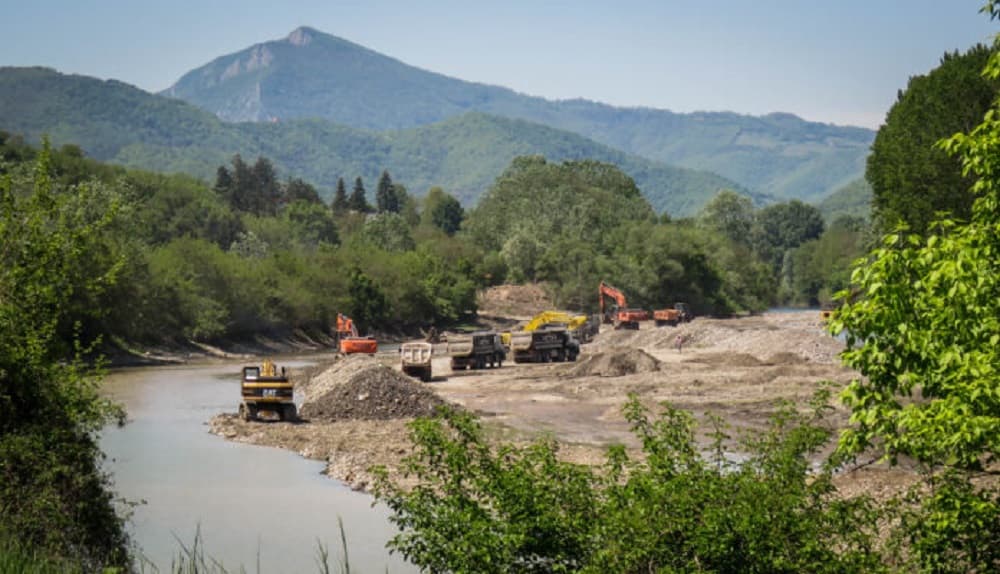 Koalicija protiv korupcije u životnoj sredini: "Šljunak iz korita Morave vadi se bez dozvola i projekta eksploatacije"