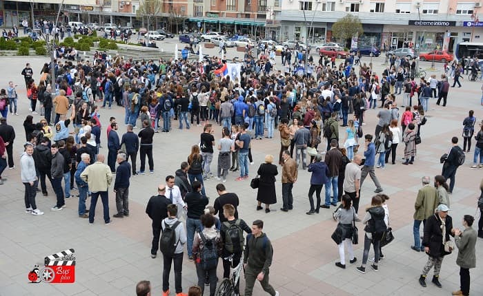 Čačanski srednjoškolci na Gradskom trgu organizuju protest protiv iskopavanja litijuma