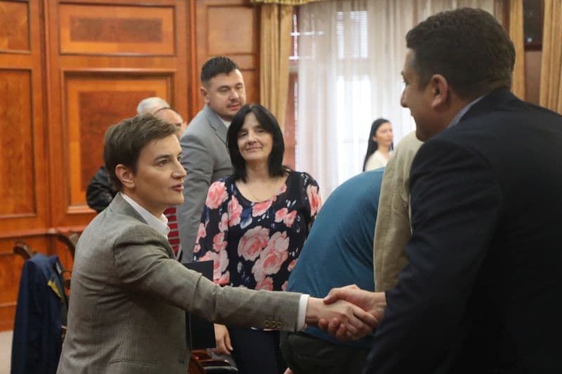 Brnabić sa meštanima Pakovraća: Konačnu visinu naknade eksproprijacije zemljišta utvrdiće sud