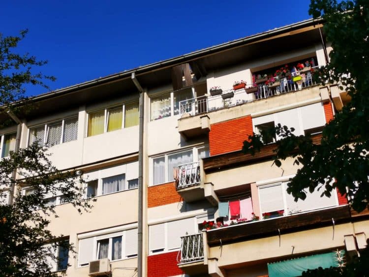 Nesreća u Čačku: Muškarac pao sa krova zgrade