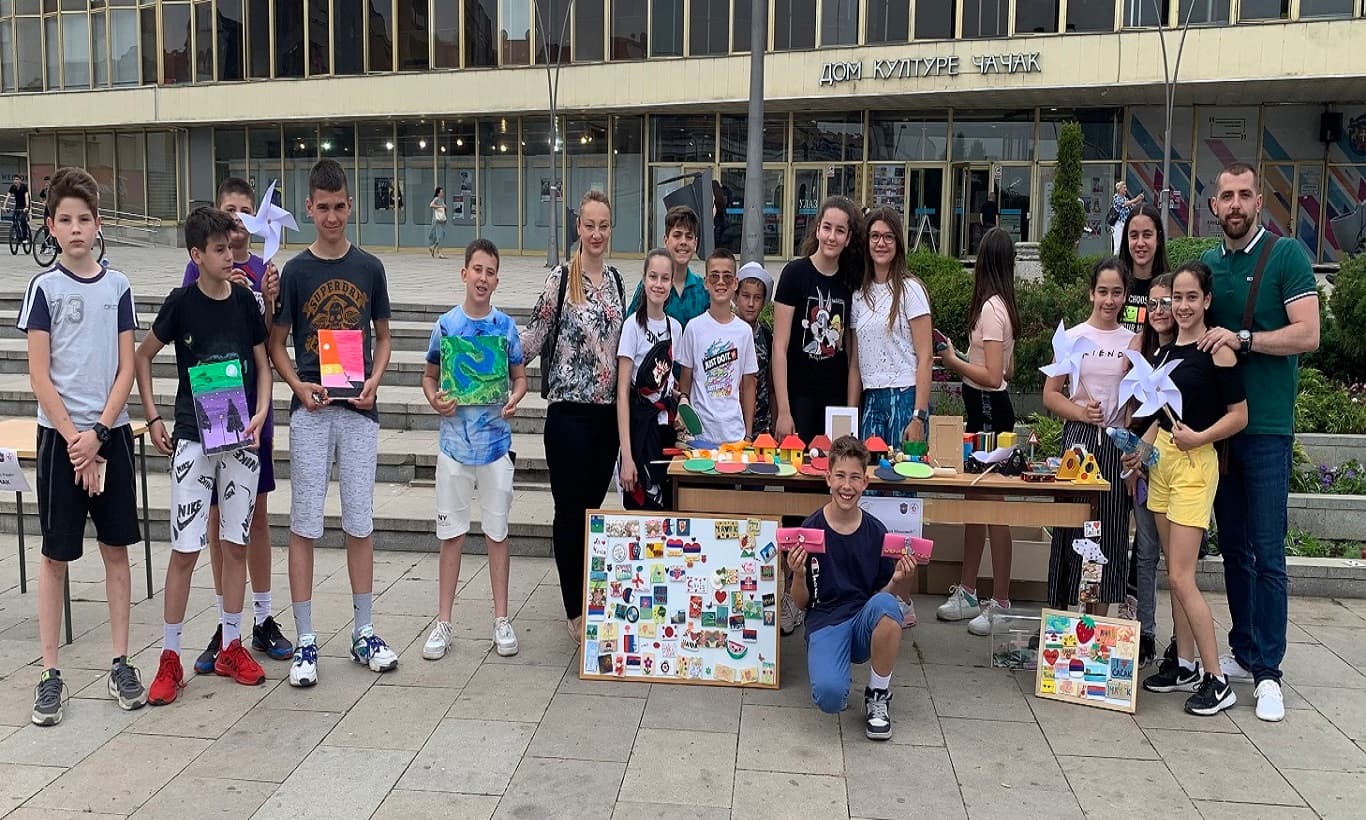 Na humanitarnoj izložbi u Čačku prikupljeno 130.000 dinara za malu čurđu