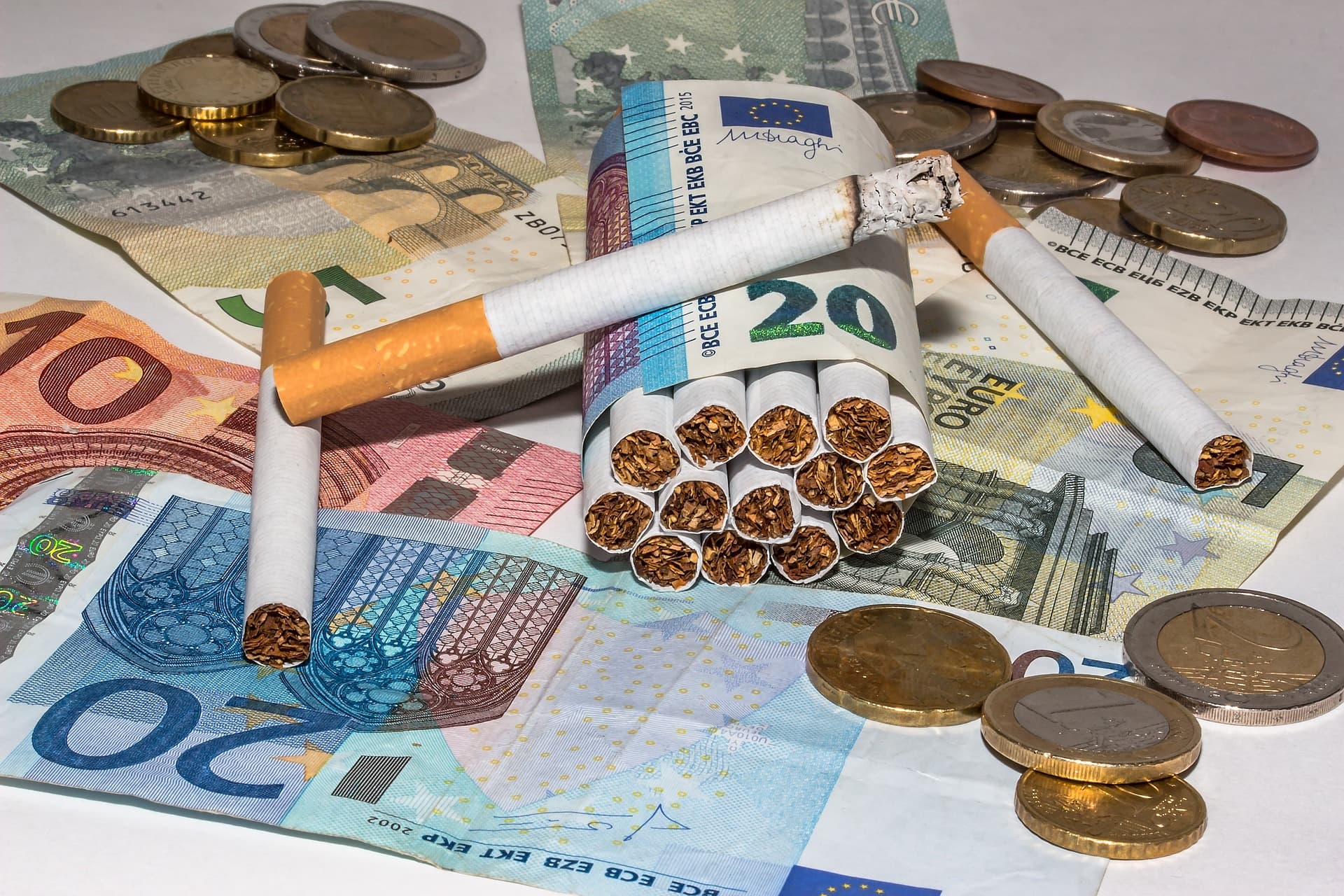 Od danas novo poskupljenje cigareta: Najjeftinija paklica koštaće 300 dinara, najskuplja čak 580!