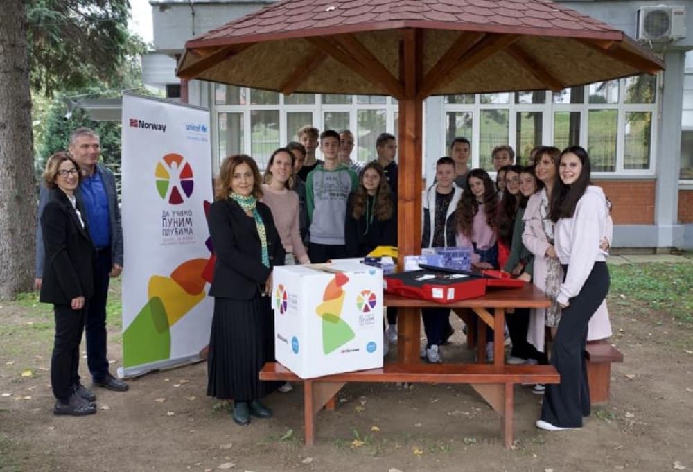 OŠ "Sveti Sava" iz Atenice dobila vrednu donaciju od UNICEF-a