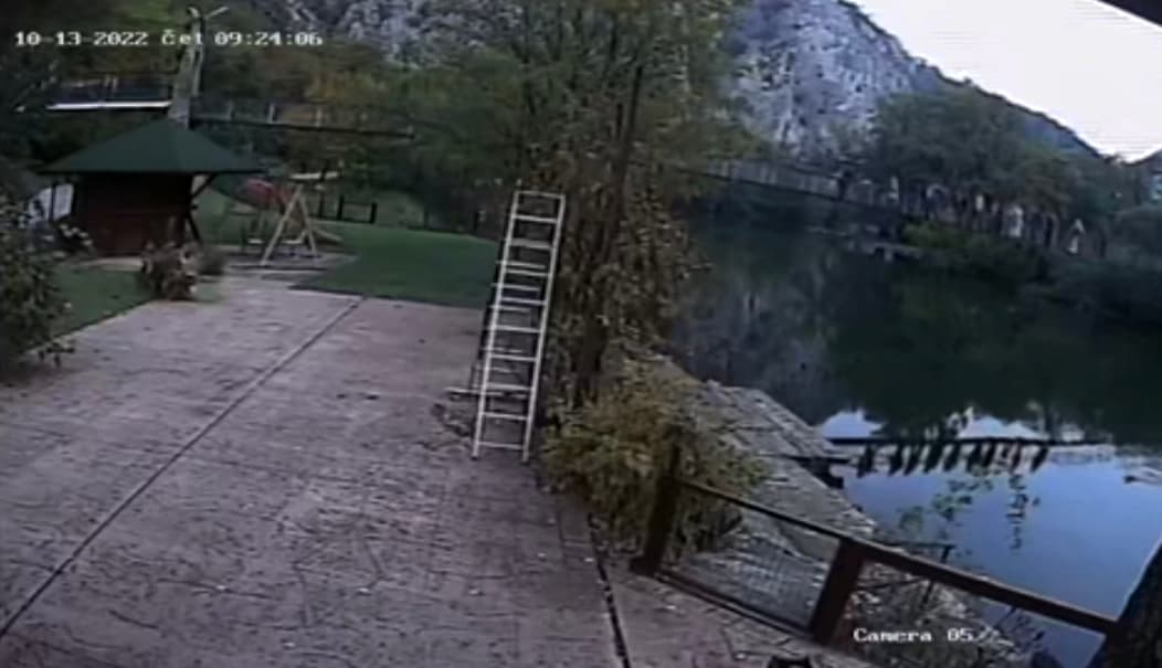 Snimak pada visećeg mosta u Ovčar Banji (UZNEMIRUJUĆI SADRŽAJ)